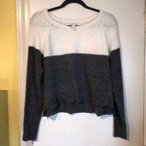 Forever 21 Cropped Sweater - size s